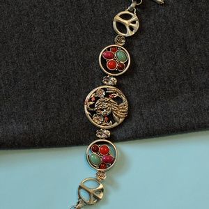 Swan Detailed Bracelet